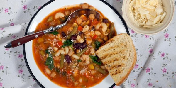 Minestrone-Soup_600-(1).jpg