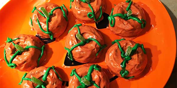 Pumpkin Cupcakes with Cinnamon Cream Cheese Frosting