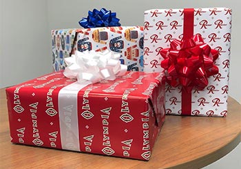 Free holiday wrap at O Bee all December